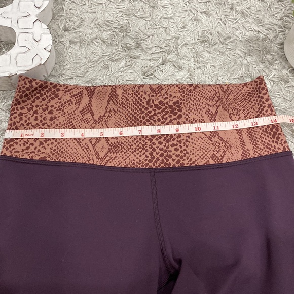 Lululemon Womens High rise Bootleg Yoga pants Size 6 - Picture 5 of 9